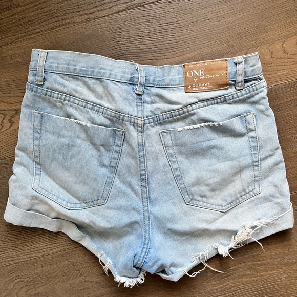 One teaspoon outlaws denim shorts. Size 25 - Picture 2 of 4